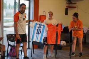 INOLVIDABLE : JUANA CÁNGARO INSPIRÓ A FUTBOLISTAS DEL SEMILLERO DE HOLANDA