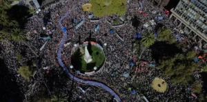 PLAZA DE MAYO: FUERTE RECLAMO POR LOS DESAPARECIDOS Y CRÍTICAS AL GOBIERNO