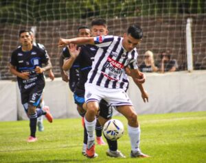 CLUB MERCEDES NO SOSTUVO EL INVICTO Y CAYÓ CON VICTORIANO ARENAS