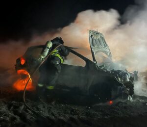 VORAZ INCENDIO DE AUTOMÓVIL EN RUTA 41: ILESAS LAS DOS OCUPANTES