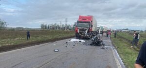 GRAVE CHOQUE FRONTAL ENTRE MOTO Y CAMIÓN EN RUTA 41: UN EMPRESARIO FALLECIDO
