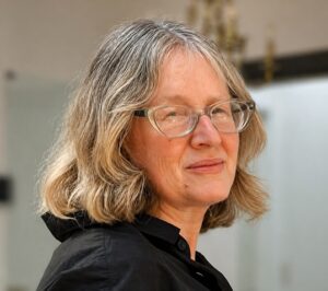 MARCELA CUETO PRESENTA «JARDINES INTERIORES» EN LA ASOCIACIÓN MÉDICA