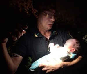 CONMOCIÓN: HALLAN CON VIDA A UN BEBÉ ABANDONADO EN UN DESCAMPADO EN LUJÁN