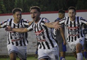 CLUB MERCEDES GANÓ ANTE ARGENTINO DE ROSARIO EN UNA FECHA HISTÓRICA