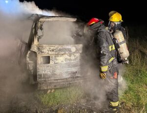 INCENDIO DE AUTOMÓVIL EN RUTA 41: DESTRUCCIÓN TOTAL