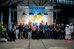 MERCEDES HOMENAJEÓ A SUS HÉROES: EMOTIVA VIGILIA Y PEÑA POR LOS VETERANOS