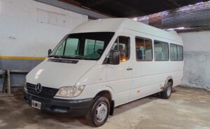 INTERNOS DE LA UNIDAD 5 RESTAURARON MINIBUS Y FABRICARON VALLAS PARA MUNICIPIO