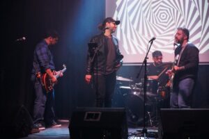 LA TROCHA VIBRÓ EN UNA NOCHE DE ROCK Y BLUES