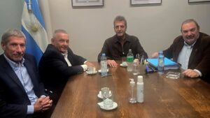 DE LA MANO DE UN MERCEDINO REAPARECIÓ MASSA Y RESPALDÓ A LOS MARTILLEROS