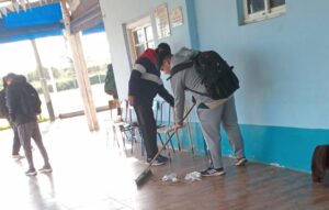 NO SON SÓLO LOS JAPONESES: JUVENILES DE DEFENSORES LIMPIAN LOS VESTUARIOS TRAS LOS PARTIDOS