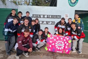 JÓVENES MERCEDINOS ENTREGARON MOCHILAS Y MERIENDA EN ESCUELA 20 DE GOWLAND