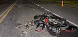 RUTA 5: MOTOCICLISTA SE SALVÓ DE MILAGRO TRAS SER EMBESTIDO POR UN CAMIÓN